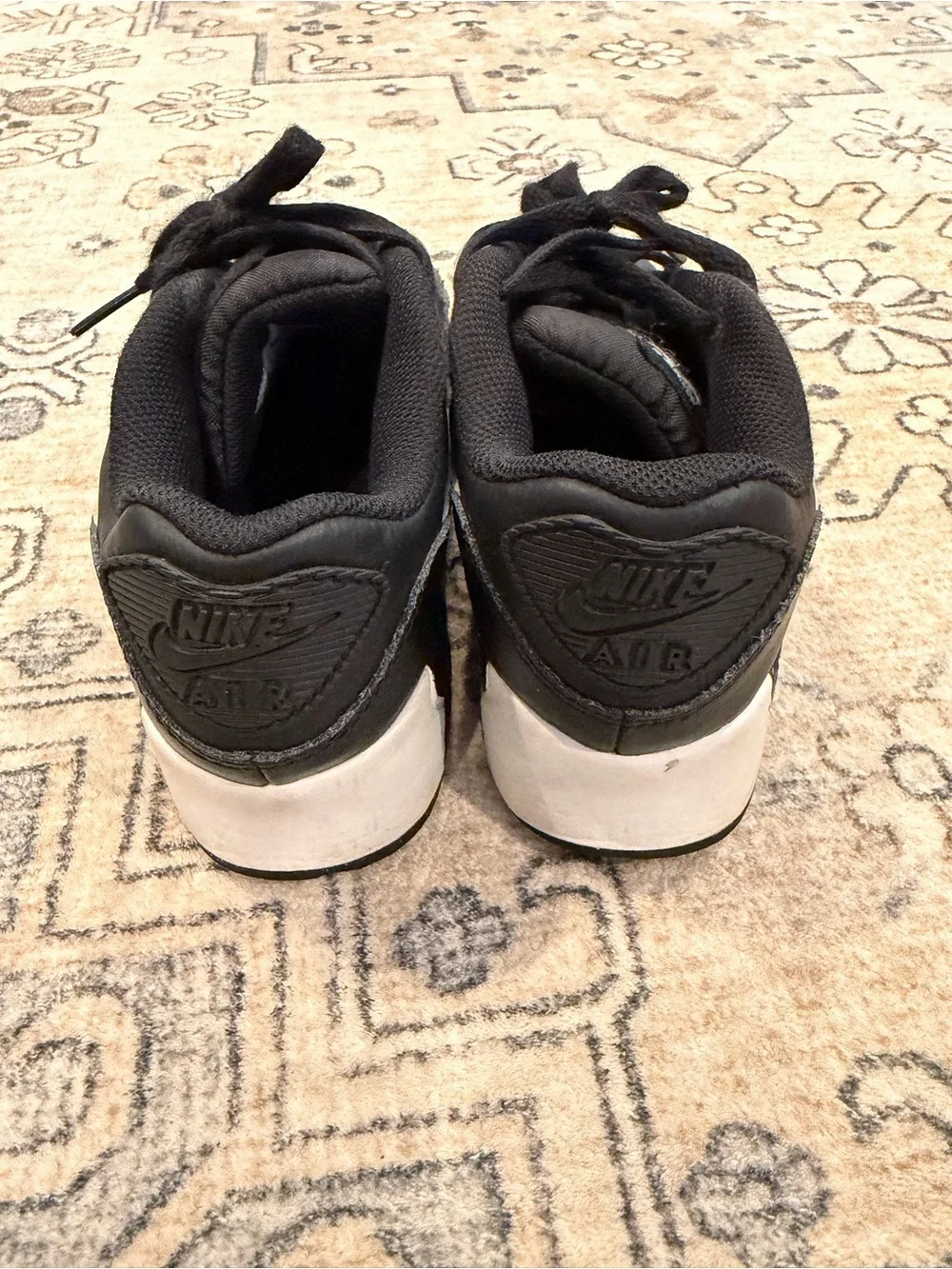 Nike Black and White Air Max Sneakers with Swoosh Detail size 3Y